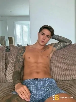 Bisexual Escort Jakey 22yr - double penetration