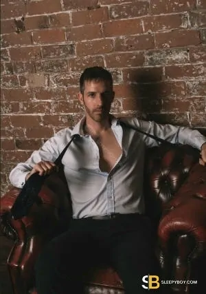 Bisexual Escort Tom 36yr - spitting