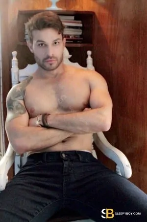 Gay Escort Roger 28yr - role