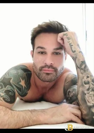 Gay Escort Roger 28yr - sucking