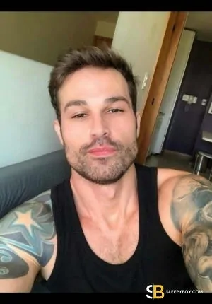 Gay Escort Roger 28yr - role