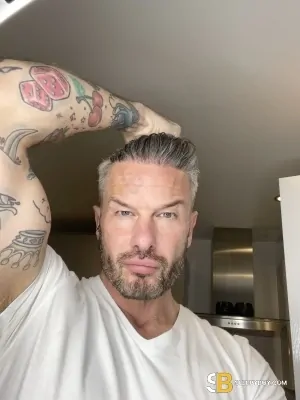 Gay Escort Greg 42yr - licking