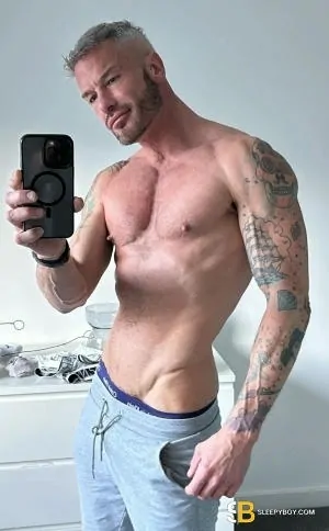 Gay Escort Greg 42yr - role