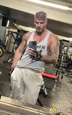 Gay Escort Greg 43yr - role