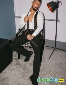 male escort Wellington English Tom