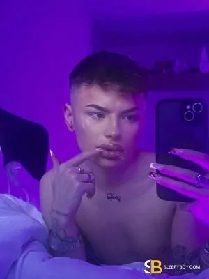 Gay Escort Ollie Fem Twink 26yr - gangbang