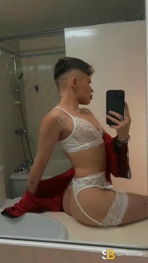 Gay Escort Ollie Fem Twink 26yr - gangbang