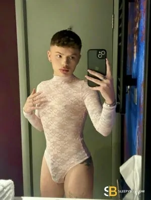 Gay Escort Ollie Fem Twink 26yr - gangbang