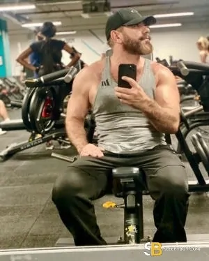 Gay Escort Marcus Owen 50yr - role