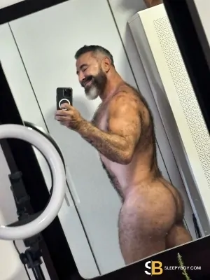 Gay Escort Hairydaddypornxl 51yr - dirty talk