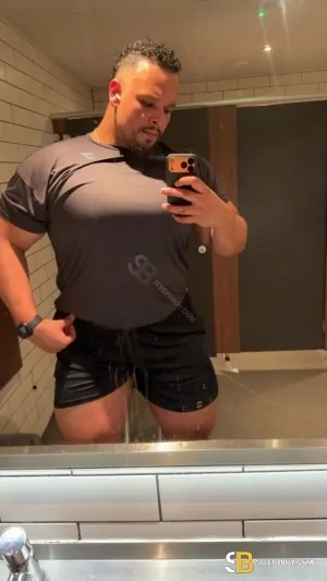 Bisexual Escort Xxl Josh 25yr - double penetration