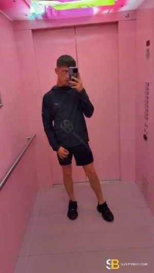 Bisexual Escort Euan 26yr - licking