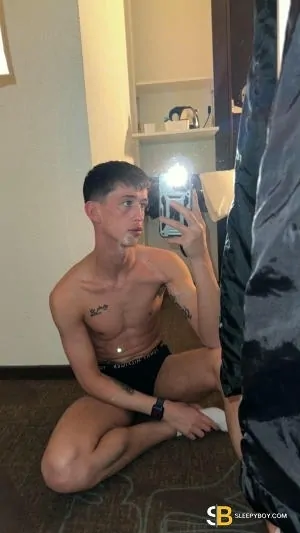 Bisexual Escort Euan 26yr - licking