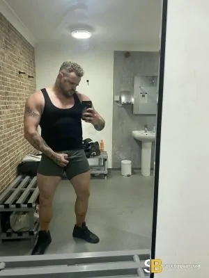 Bisexual Escort Michael 34yr - trios