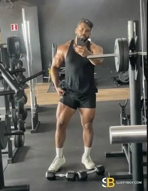 Bisexual Escort Jhonnbrasil 29yr - gangbang