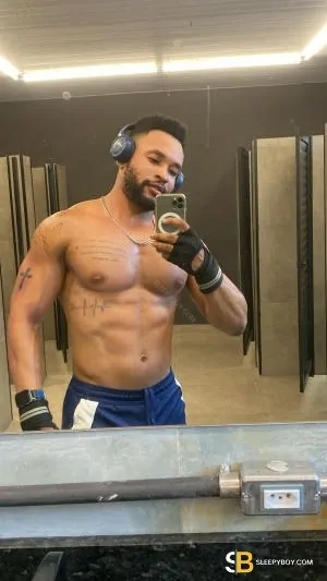 Gay Escort Alex 28yr - sucking