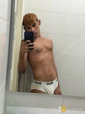 Gay Escort Gustavo 20yr - double penetration