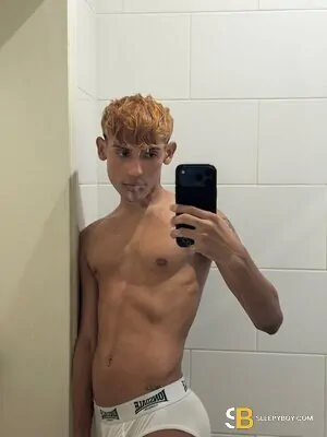 Gay Escort Gustavo 20yr - gangbang