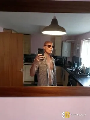 Gay Escort Matthew 40yr - licking