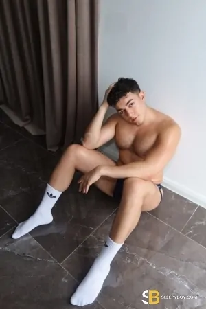 Gay Escort Vipmatt 25yr - shaving