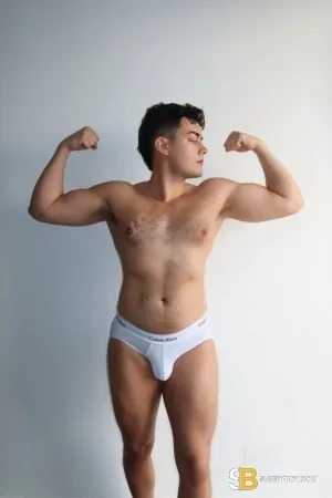 Gay Escort Vipmatt 25yr - trio m/m