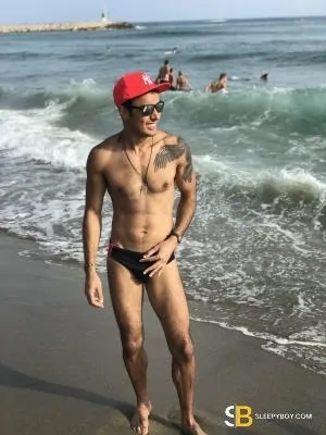 Gay Escort Danny 28yr - licking