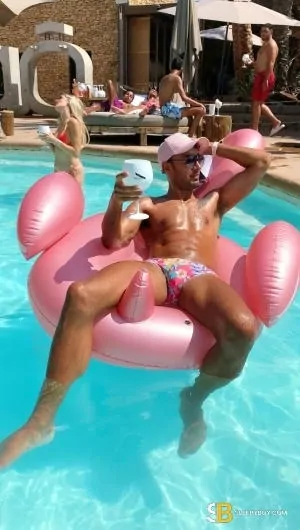Gay Escort Danny 28yr - licking