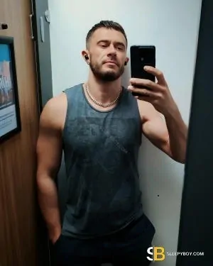 Gay Escort Matt 36yr - role