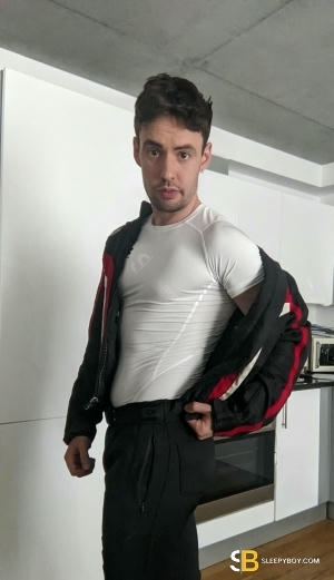 Gay Escort Mark Of England 29yr - sex slaves