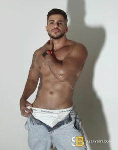 male escort Bayswater Xxl 9inches Brazilian