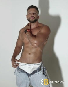 male escort Bayswater Xxl 9inches Brazilian