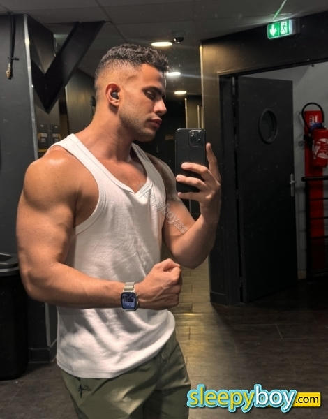 male escort Bayswater Xxl 10inches Brazilian