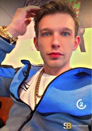 Gay Escort Travis 27yr - licking