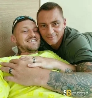 Gay Escort Aaron 34yr - shaving
