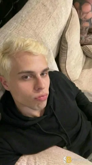 Gay Escort Henry Twink 21yr - sucking