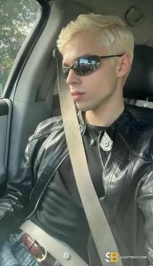 Gay Escort Henry Twink 21yr - licking