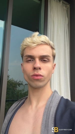 Gay Escort Henry Twink 21yr - licking