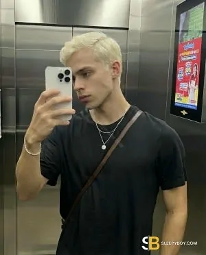 Gay Escort Henry Twink 21yr - sucking