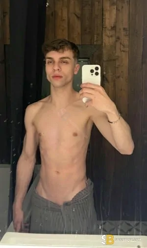 Gay Escort Henry Twink 21yr - role