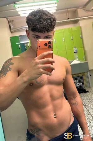 Gay Escort Luan 21yr - double penetration
