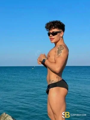 Gay Escort Luan 21yr - shaving