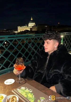 Gay Escort Luan 21yr - double penetration