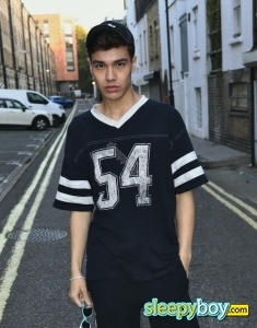 male rent boy London Yuri Twink