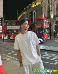 male rent boy Birmingham Yuri Twink