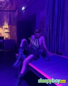 male rent boy London Roberto