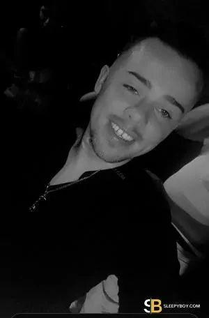 Gay Escort Lewis 29yr - double penetration