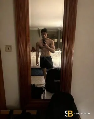 Bisexual Escort Rick Thai 30yr - gangbang