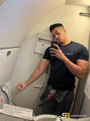 Bisexual Escort Rick Thai 30yr - gangbang