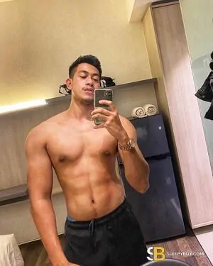 Bisexual Escort Rick Thai 30yr - gangbang