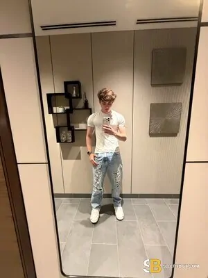 Gay Escort Jhon Evans 23yr - masseur
